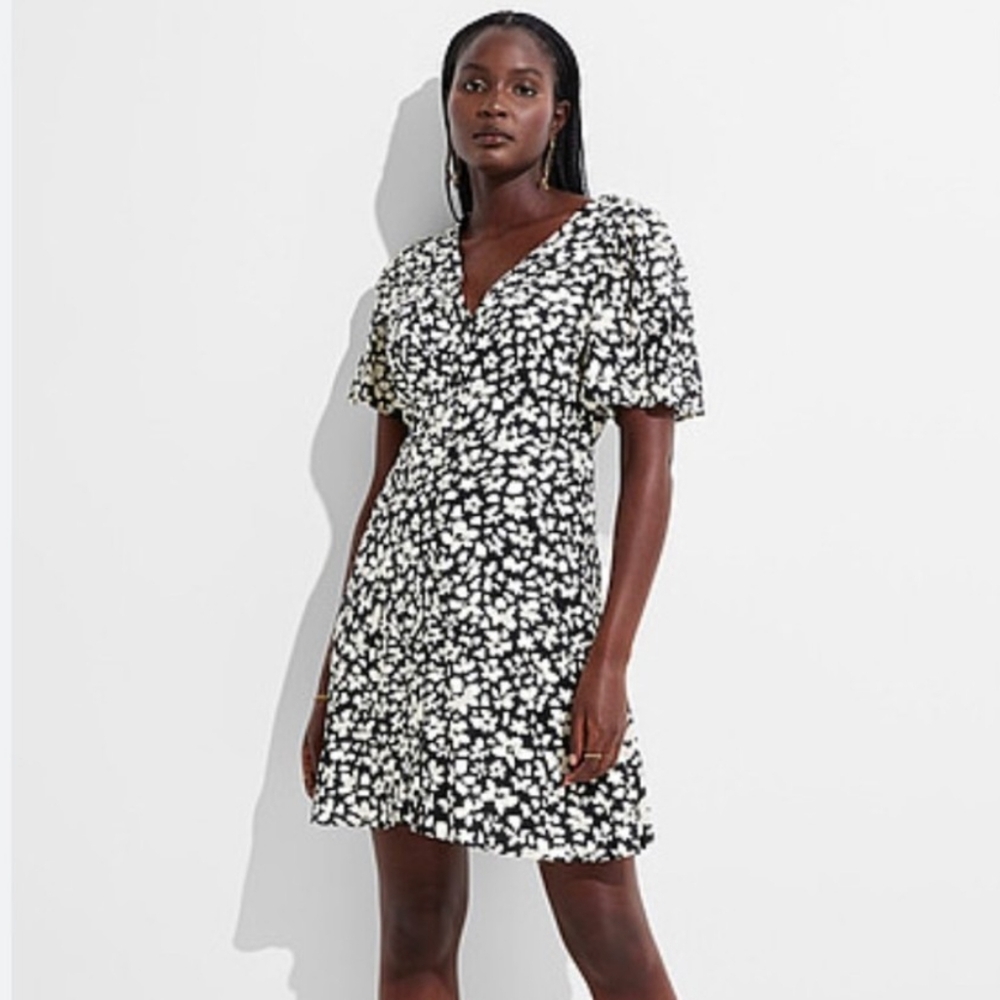 Uniqlo V Neck Black And White Mini Dress Size S